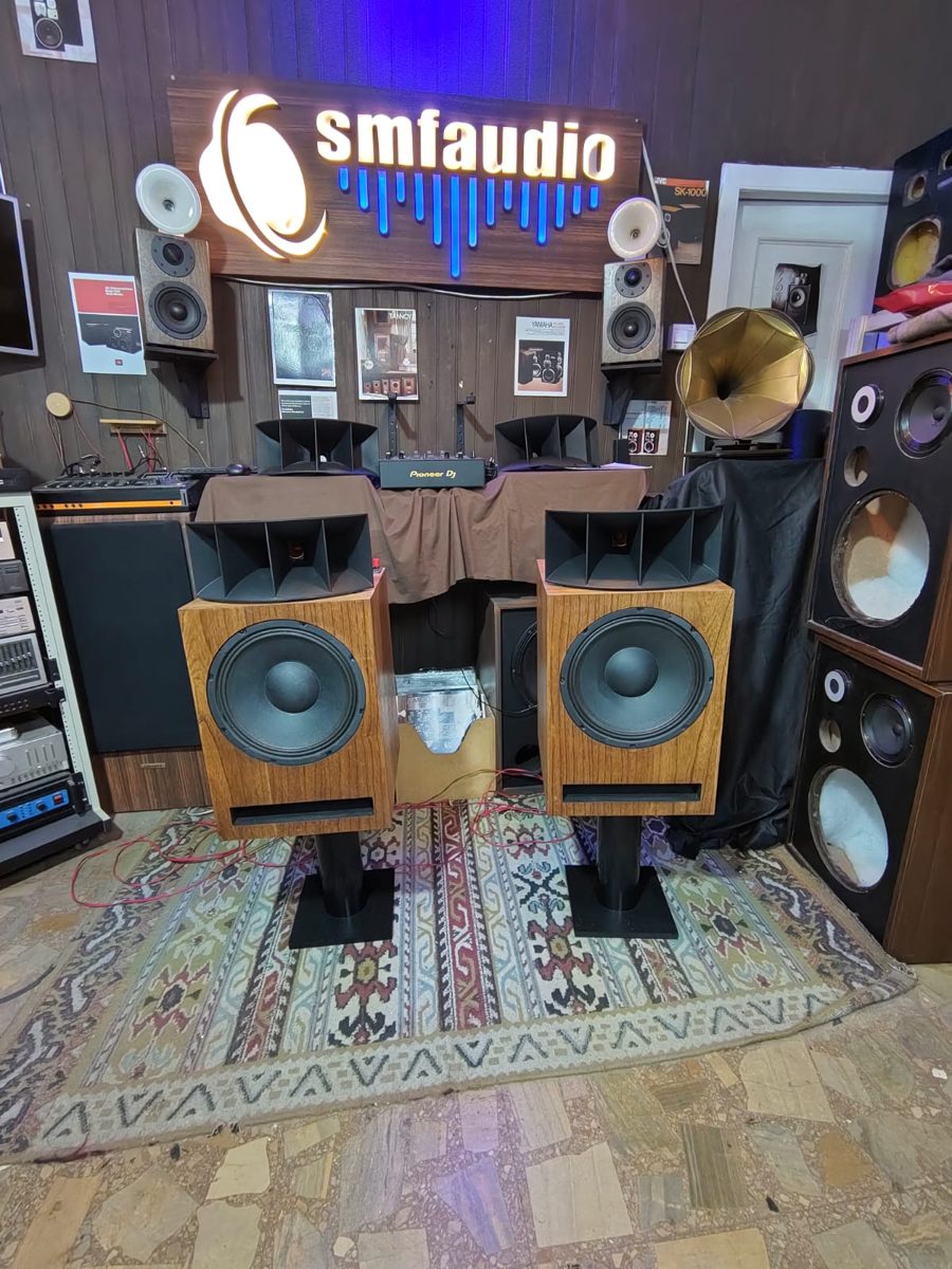 El taller de SMF Audio con el cartel encendido